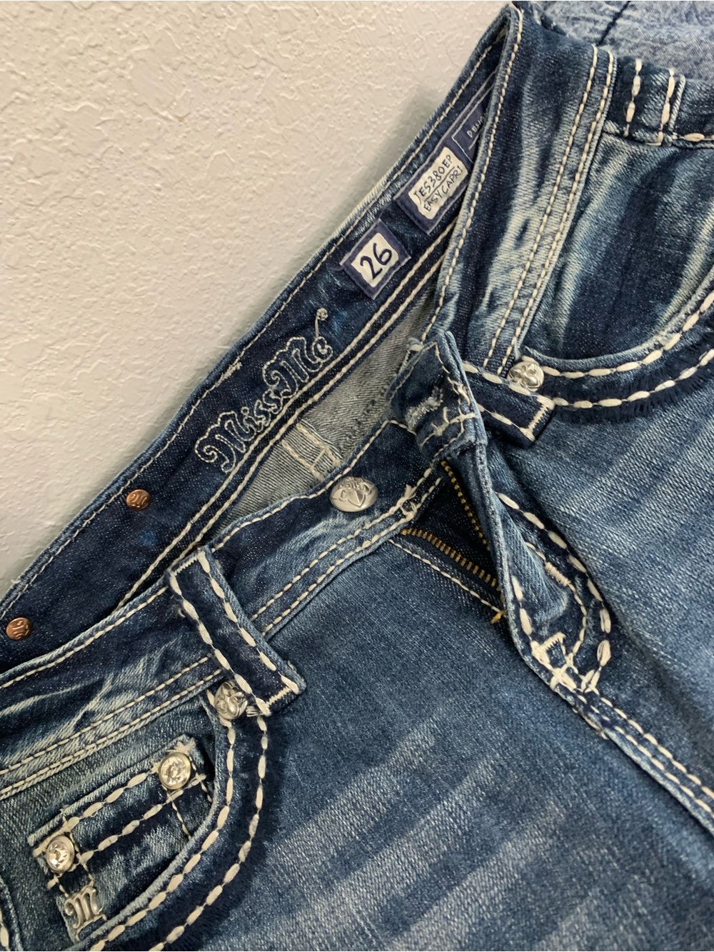 Miss Me Women’s Dark Blue Embroidered Stitch Jeans size 26